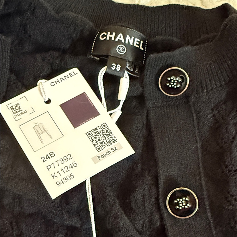 CHANEL new cashmere button cardigan